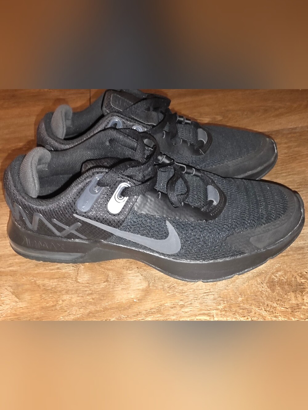 Used Nike Air Max Size 10 Black Men's Athletic Running Shoes Swoosh No Box